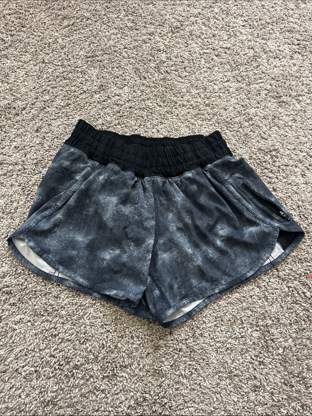 Lululemon Tracker Short IV 3”